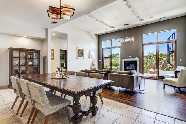 2305 Mananitas Lane NW, Albuquerque, NM 87104