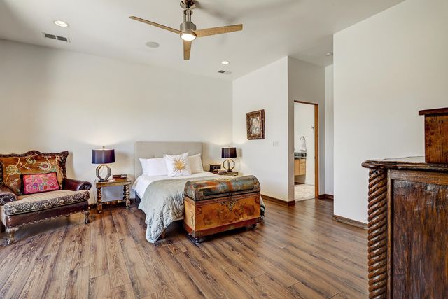 2305 Mananitas Lane NW, Albuquerque, NM 87104