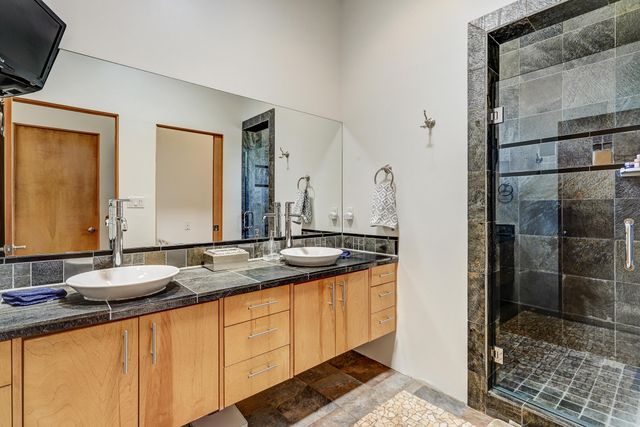 2305 Mananitas Lane NW, Albuquerque, NM 87104