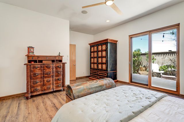 2305 Mananitas Lane NW, Albuquerque, NM 87104