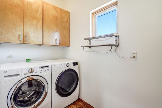 2305 Mananitas Lane NW, Albuquerque, NM 87104