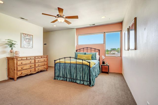 2305 Mananitas Lane NW, Albuquerque, NM 87104