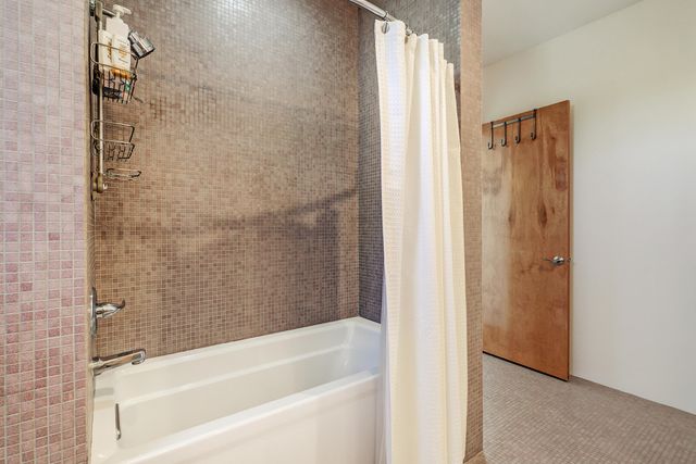 2305 Mananitas Lane NW, Albuquerque, NM 87104