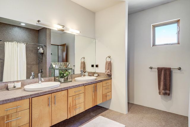 2305 Mananitas Lane NW, Albuquerque, NM 87104