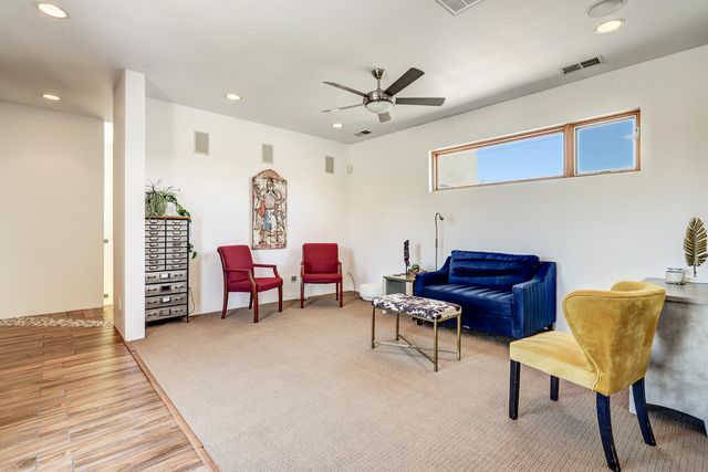 2305 Mananitas Lane NW, Albuquerque, NM 87104