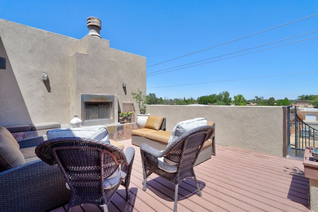 2305 Mananitas Lane NW, Albuquerque, NM 87104