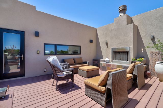 2305 Mananitas Lane NW, Albuquerque, NM 87104