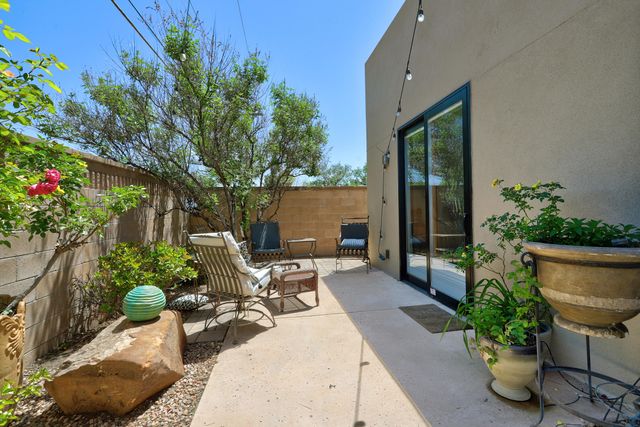 2305 Mananitas Lane NW, Albuquerque, NM 87104
