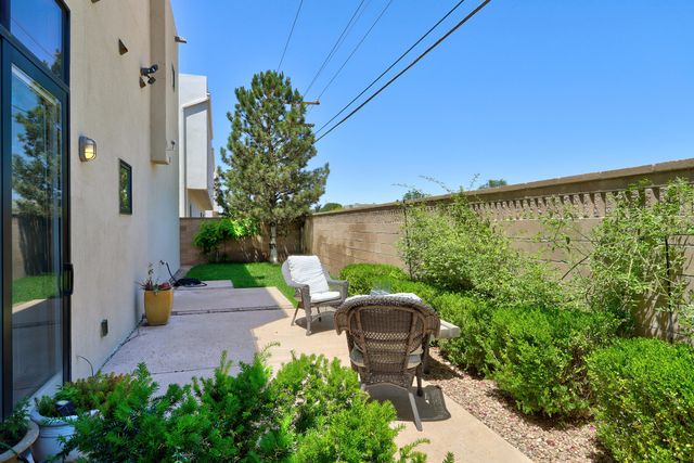 2305 Mananitas Lane NW, Albuquerque, NM 87104
