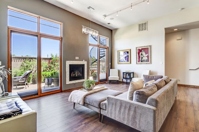 2305 Mananitas Lane NW, Albuquerque, NM 87104