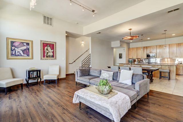 2305 Mananitas Lane NW, Albuquerque, NM 87104