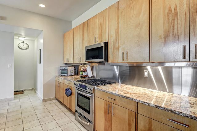 2305 Mananitas Lane NW, Albuquerque, NM 87104