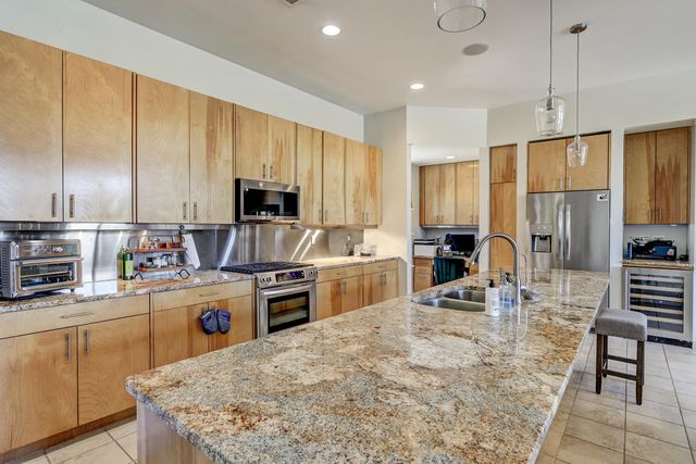 2305 Mananitas Lane NW, Albuquerque, NM 87104