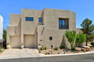 2305 Mananitas Lane NW, Albuquerque, NM 87104