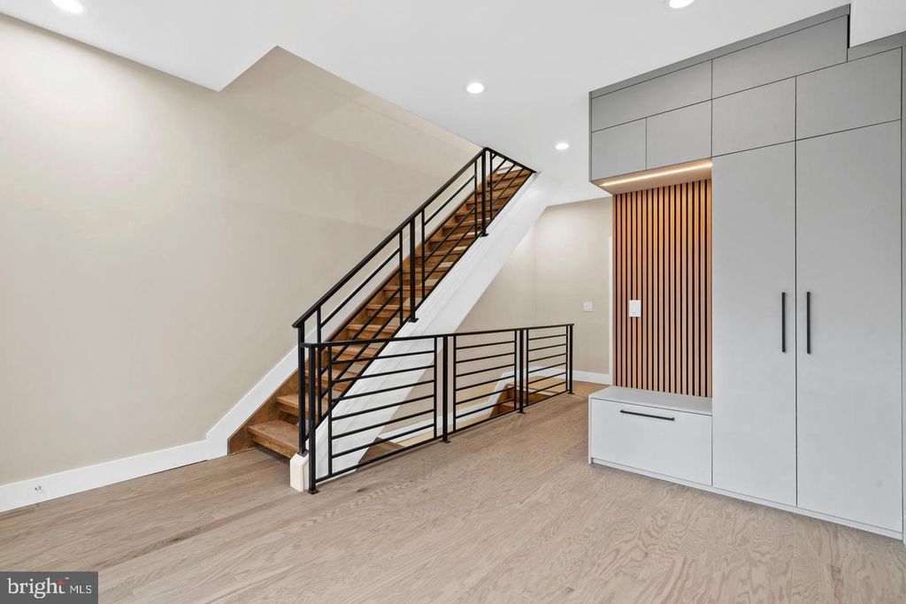 1031 S FAIRHILL ST, PHILADELPHIA, PA 19147 — photo 3