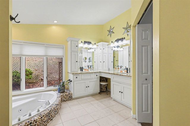 17871 N Fruitport Road, Spring Lake, MI 49456