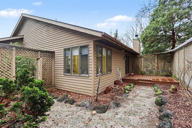 17871 N Fruitport Road, Spring Lake, MI 49456