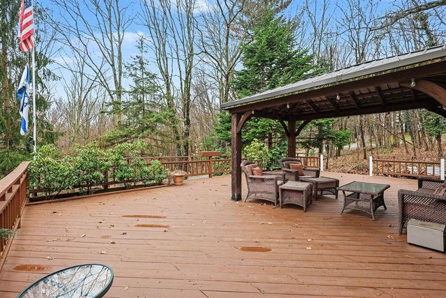 17871 N Fruitport Road, Spring Lake, MI 49456