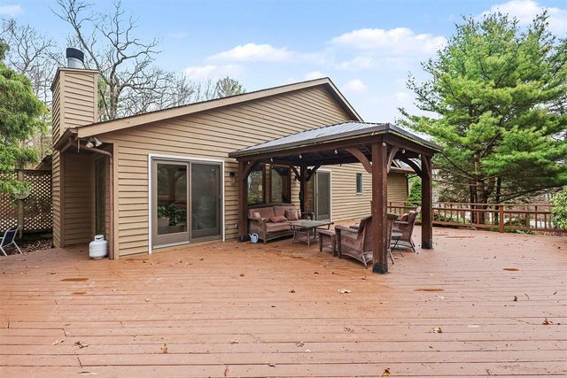 17871 N Fruitport Road, Spring Lake, MI 49456