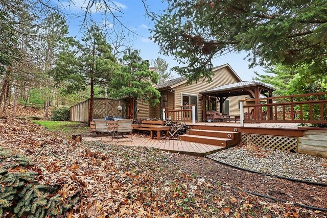 17871 N Fruitport Road, Spring Lake, MI 49456