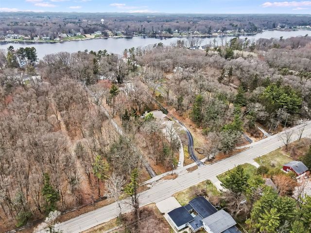 17871 N Fruitport Road, Spring Lake, MI 49456