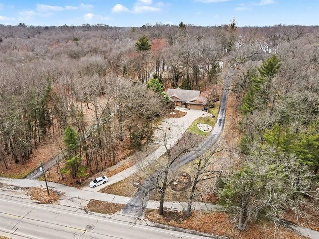 17871 N Fruitport Road, Spring Lake, MI 49456