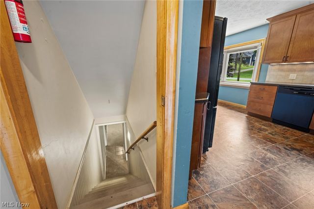 1409 Elm Grove Avenue, Akron, OH 44312