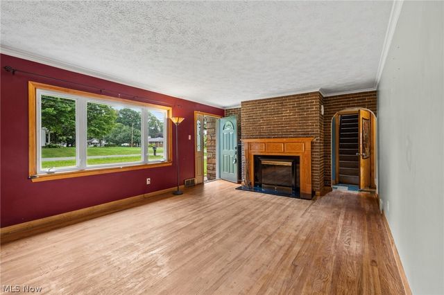1409 Elm Grove Avenue, Akron, OH 44312