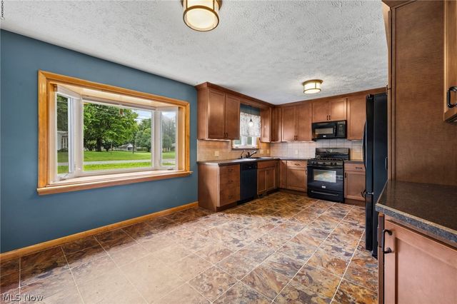 1409 Elm Grove Avenue, Akron, OH 44312