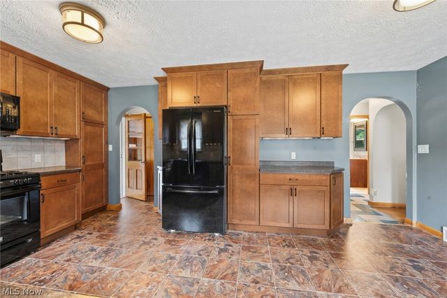 1409 Elm Grove Avenue, Akron, OH 44312