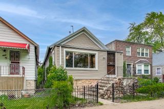 7649 S Dobson Avenue, Chicago, IL 60619