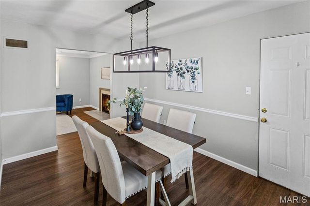 38 Indian Drive, Wood River, IL 62095