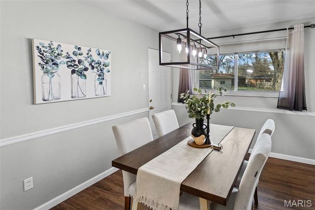 38 Indian Drive, Wood River, IL 62095