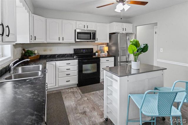 38 Indian Drive, Wood River, IL 62095