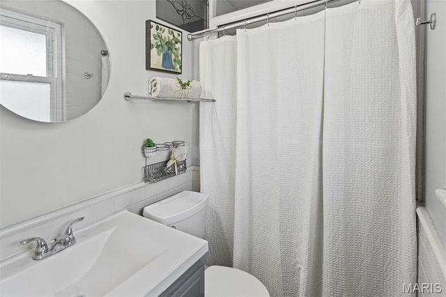 38 Indian Drive, Wood River, IL 62095