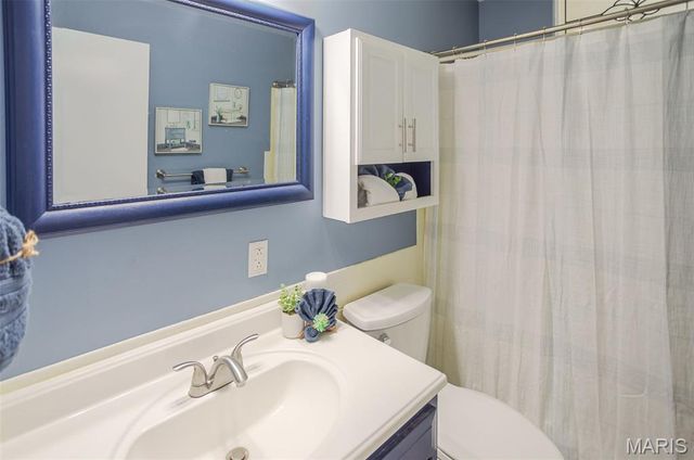 38 Indian Drive, Wood River, IL 62095