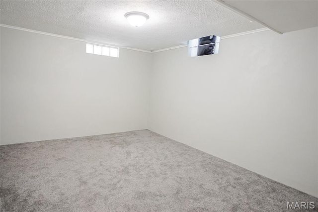 38 Indian Drive, Wood River, IL 62095