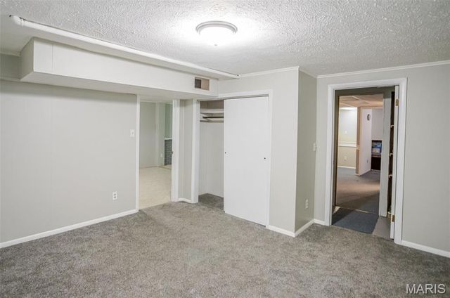 38 Indian Drive, Wood River, IL 62095