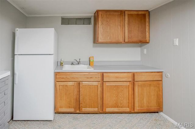 38 Indian Drive, Wood River, IL 62095