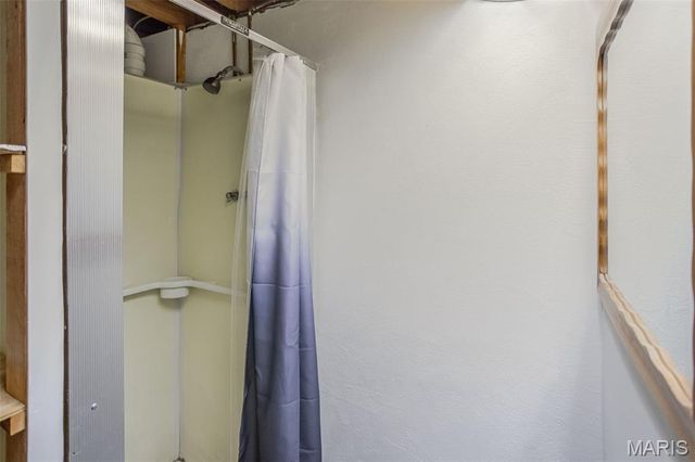 38 Indian Drive, Wood River, IL 62095