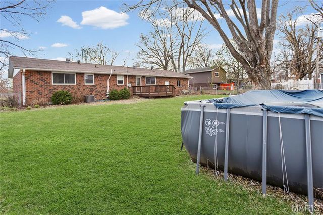 38 Indian Drive, Wood River, IL 62095