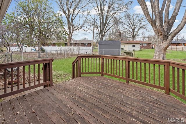 38 Indian Drive, Wood River, IL 62095