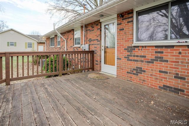 38 Indian Drive, Wood River, IL 62095