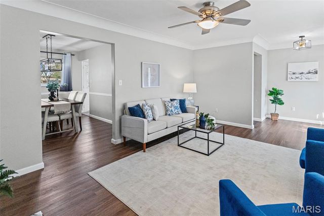 38 Indian Drive, Wood River, IL 62095