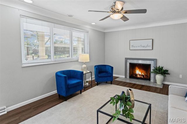 38 Indian Drive, Wood River, IL 62095