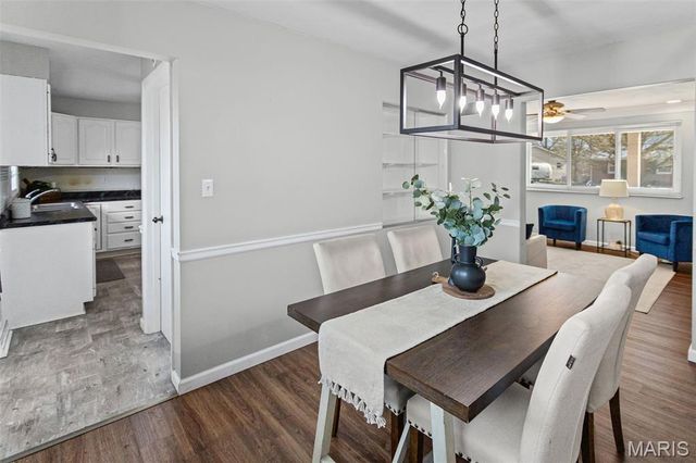 38 Indian Drive, Wood River, IL 62095