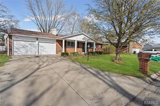 38 Indian Drive, Wood River, IL 62095