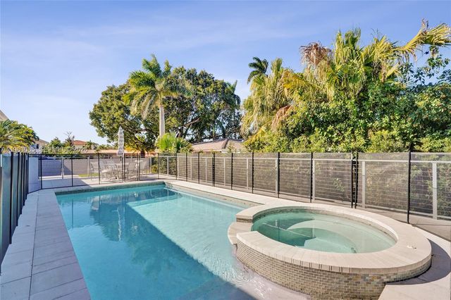 1673 Bel Air Ave, Lauderdale By The Sea, FL 33062