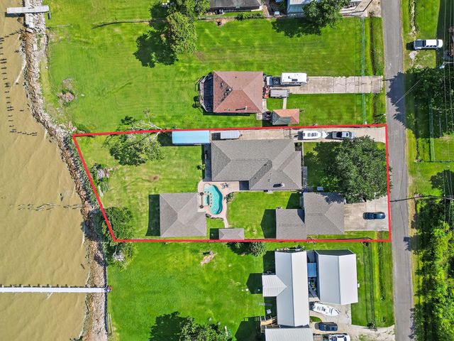 9926 Ocean Drive, Beach City, TX 77523