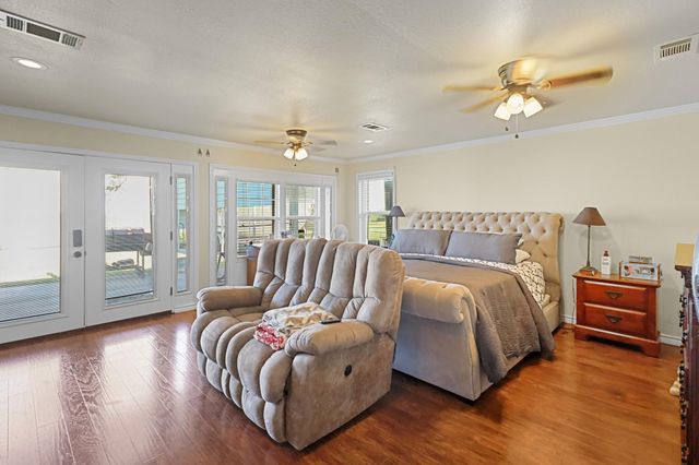 9926 Ocean Drive, Beach City, TX 77523
